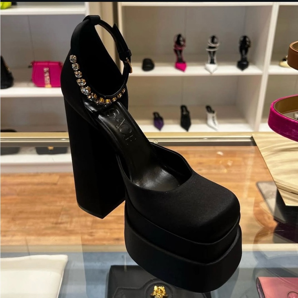 VERSACE Medusa platform heel Black size 41 NIB
